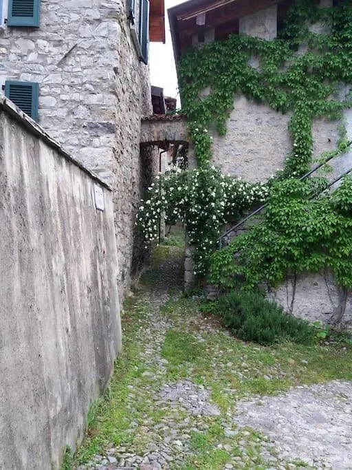 Casa Carla, Velzo Villa Naggio  0*, Naggio (Lombardy) Italy