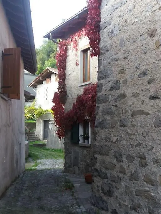 Casa Carla, Velzo Villa Naggio  0*, Naggio (Lombardy) Italy